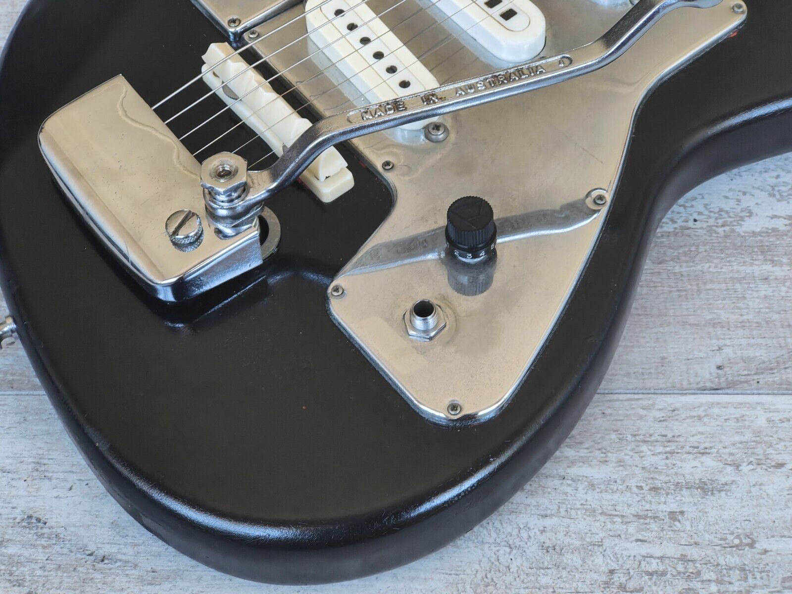 1964 Guyatone Japan LG-130T Vintage Guitar (Refinished Black)