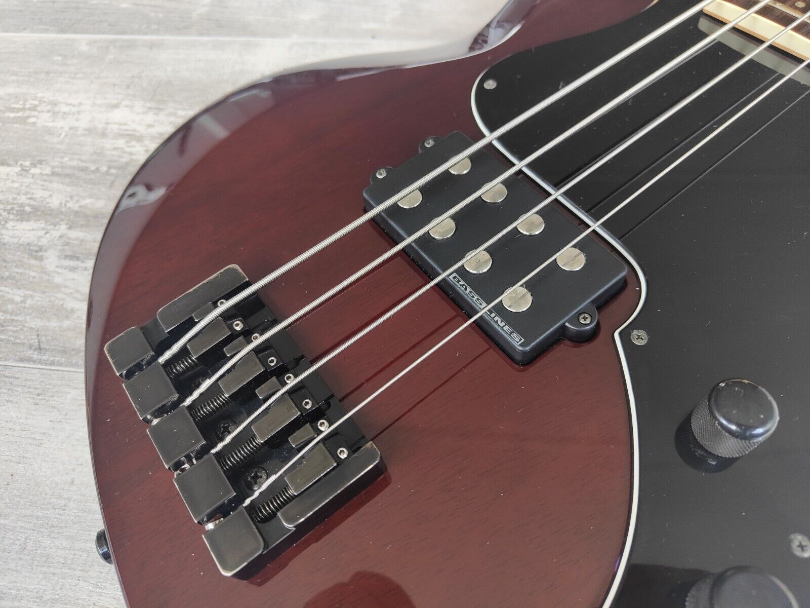 2005 ESP Japan Viper Double Cutaway Bass (Red)