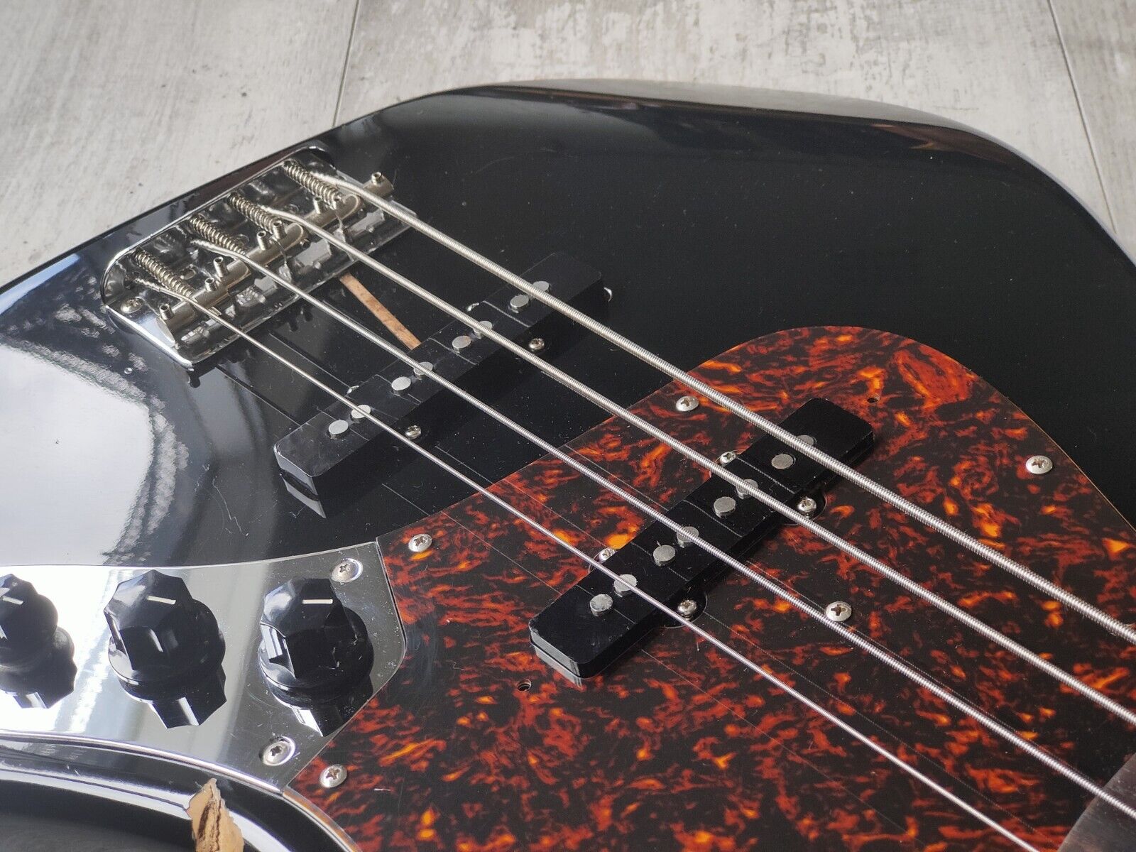 2002 Fender Japan ‘62 Reissue Active Watanabe Jazz Bass (Black)