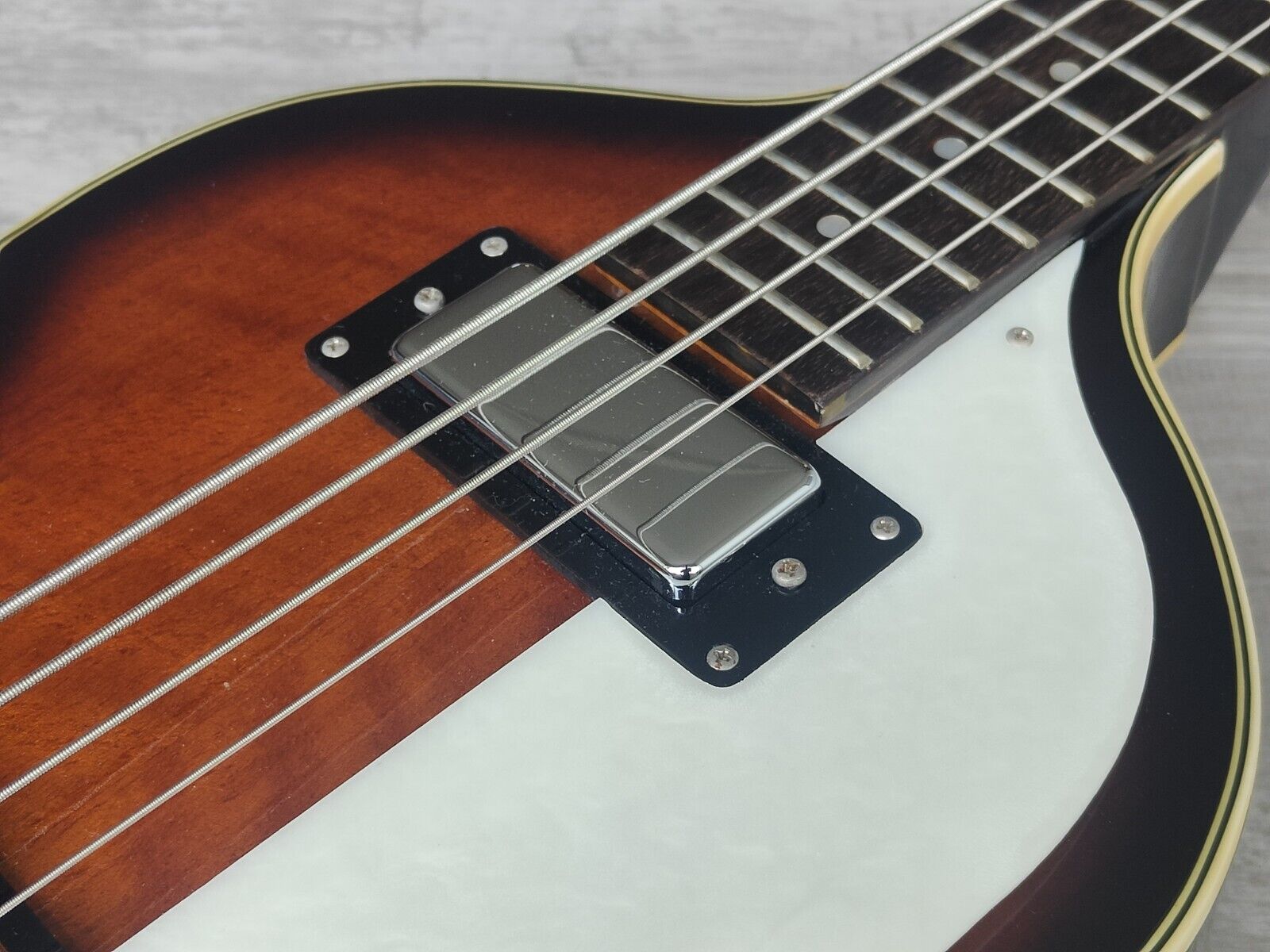 M.Crafter Violin Beatle Bass