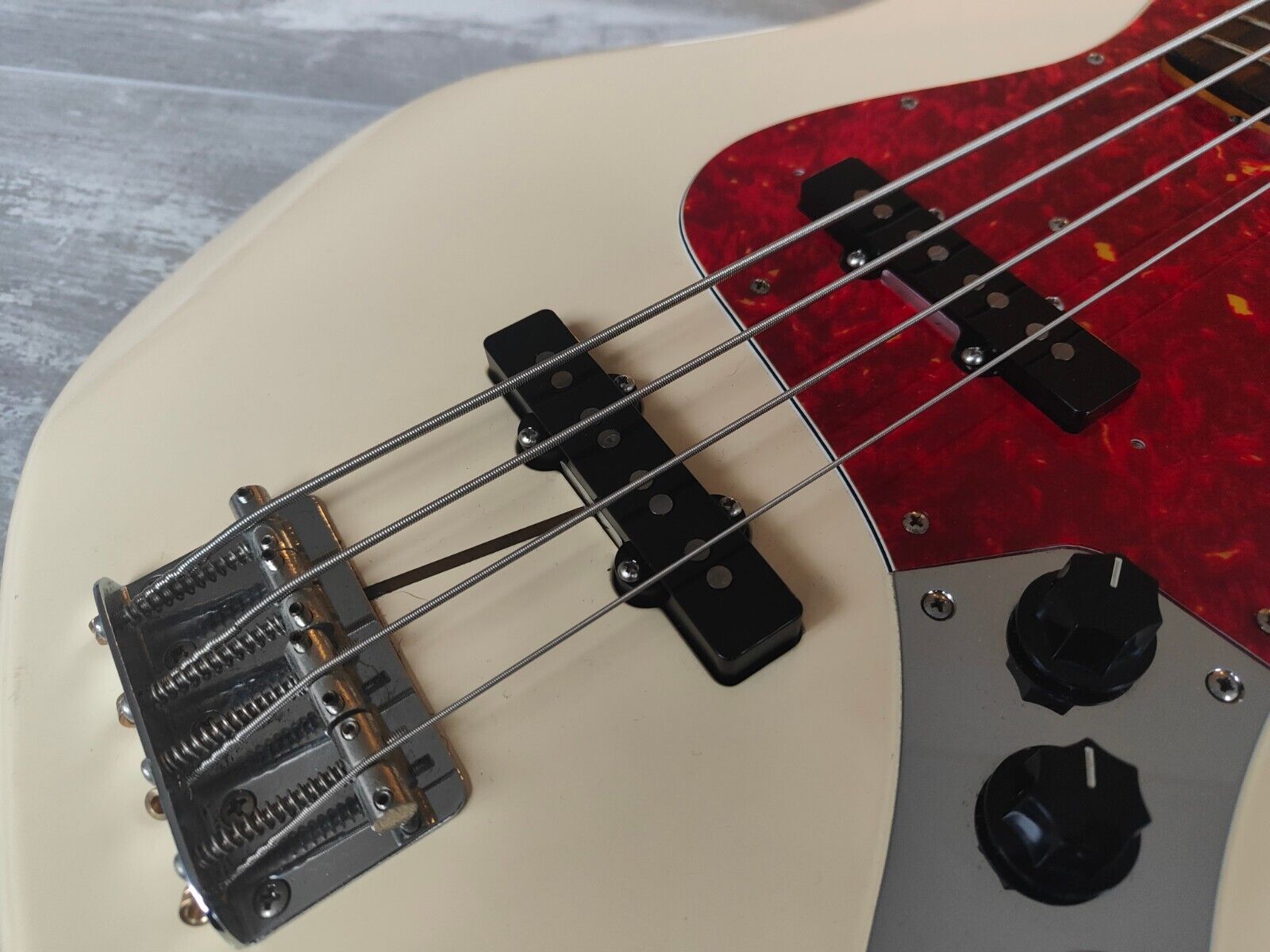 1999 Fender Japan JB62 '62 Reissue Jazz Bass w/Custom Shop 60's Pickups (White)