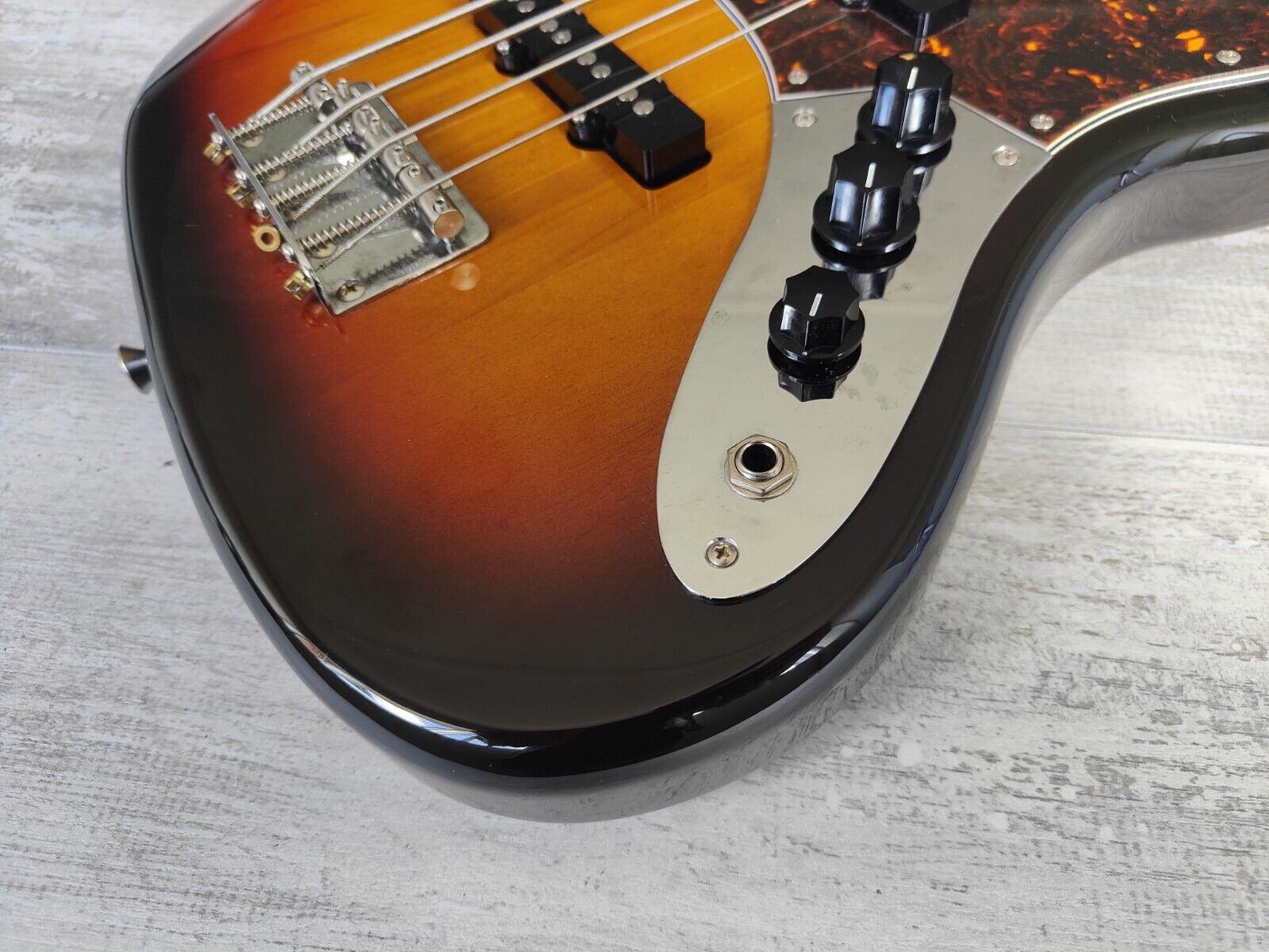 2012 Fender Japan '62 Reissue Medium Scale Jazz Bass (Sunburst)