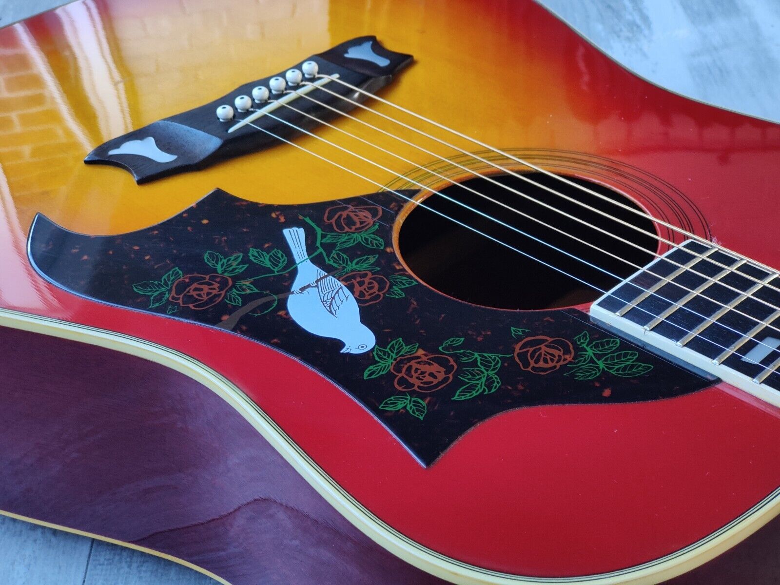 1970's Morris WD-25 Dove Japanese Vintage Acoustic Guitar (Cherry Sunburst)