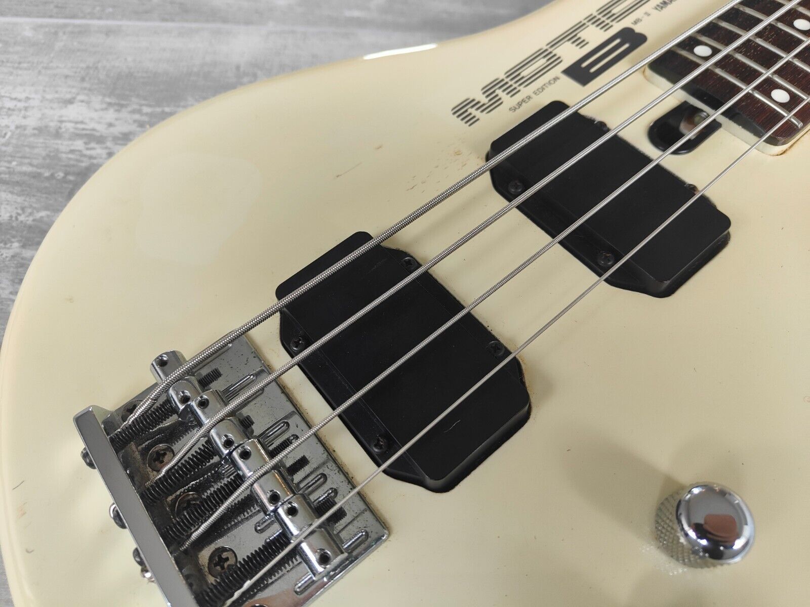 1990's Yamaha MB-III Motion B Short Scale Bass (White)