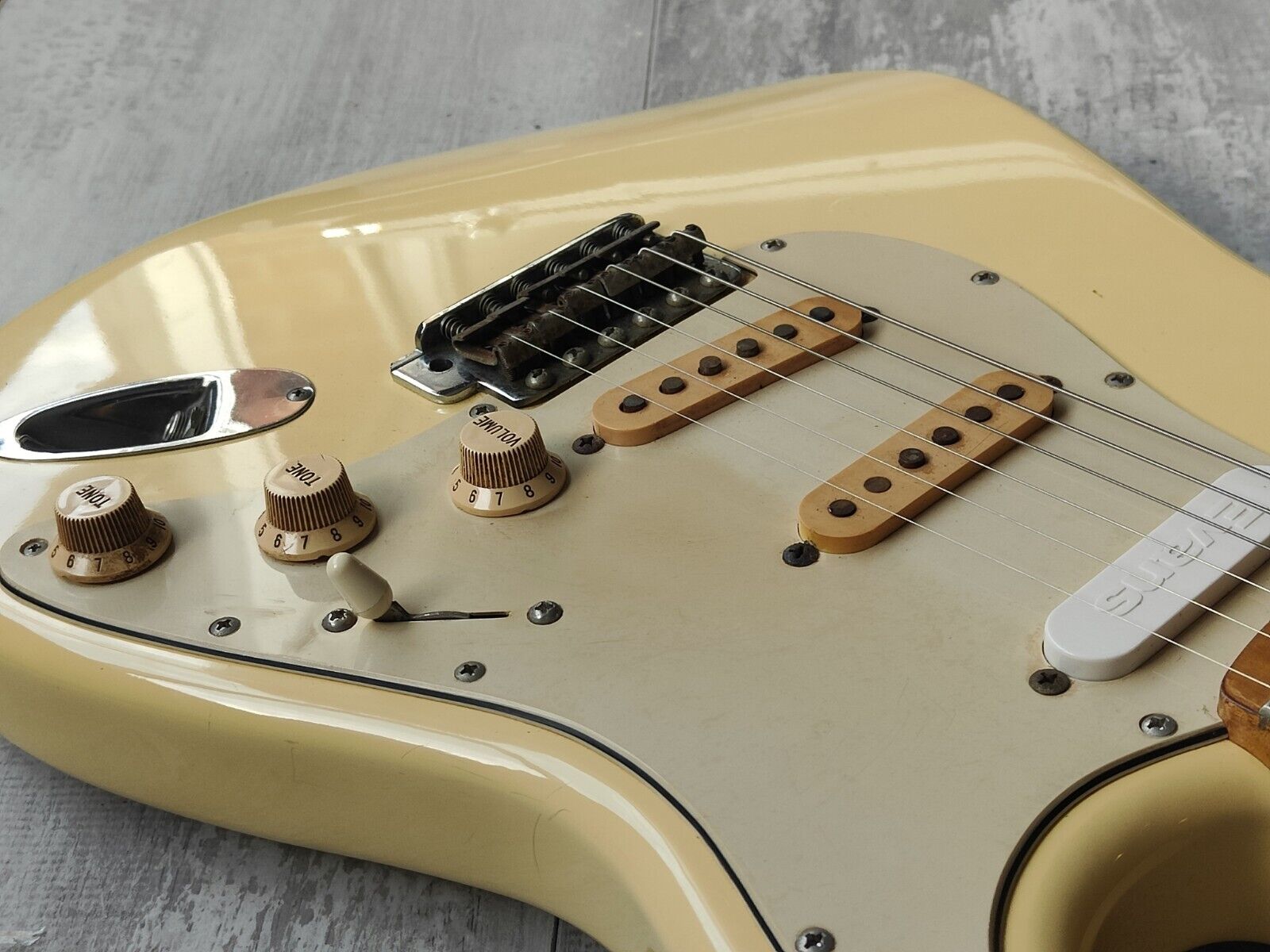 1990 Fender Japan ST72-700SC Scalloped Yngwie Malmsteen Stratocaster (White)