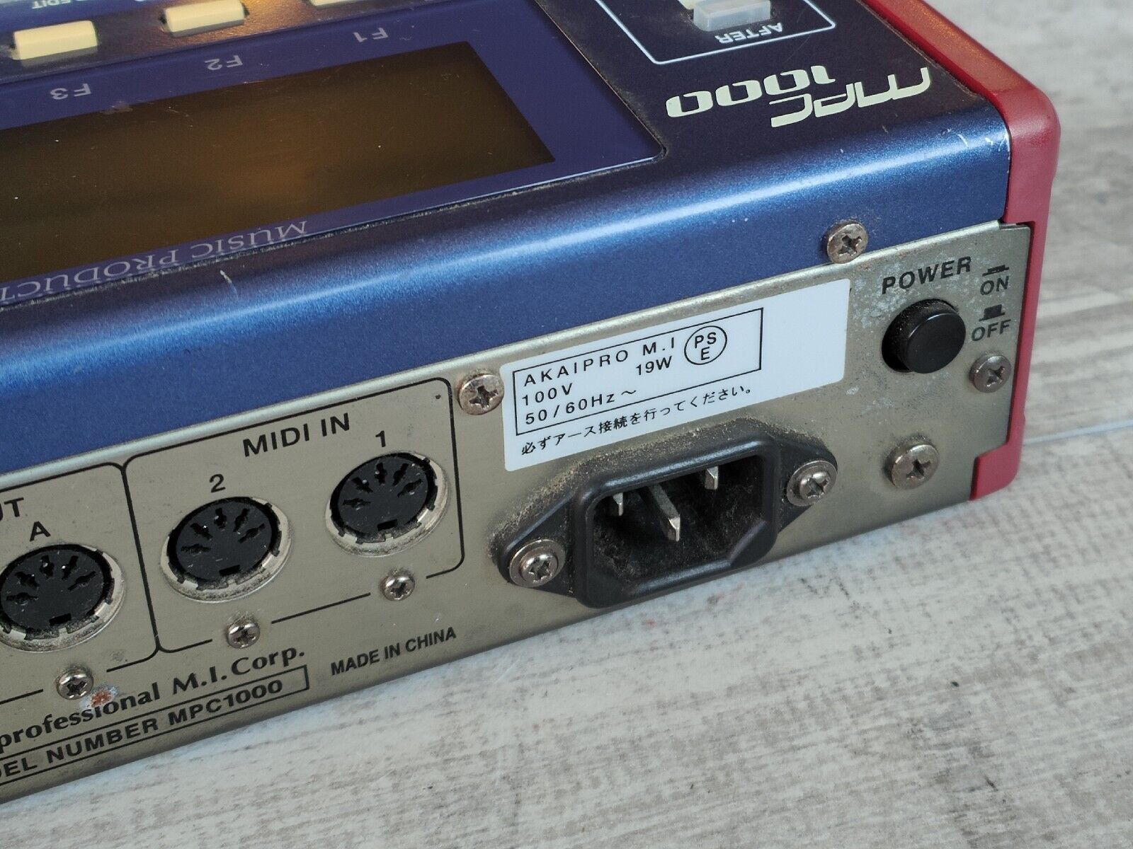 AKAI Professional MPC 1000 Portable Sampler/Sequencer