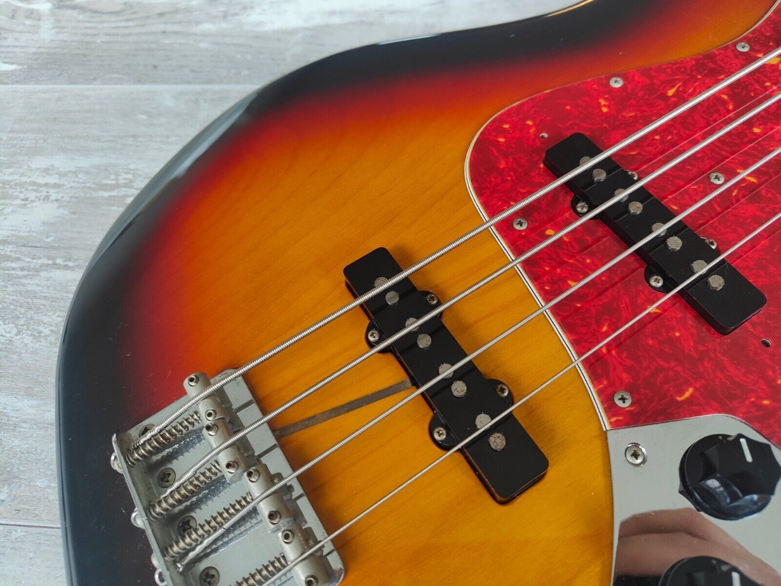 2002 Fender Japan ‘62 Reissue Active Watanabe Jazz Bass (Sunburst)