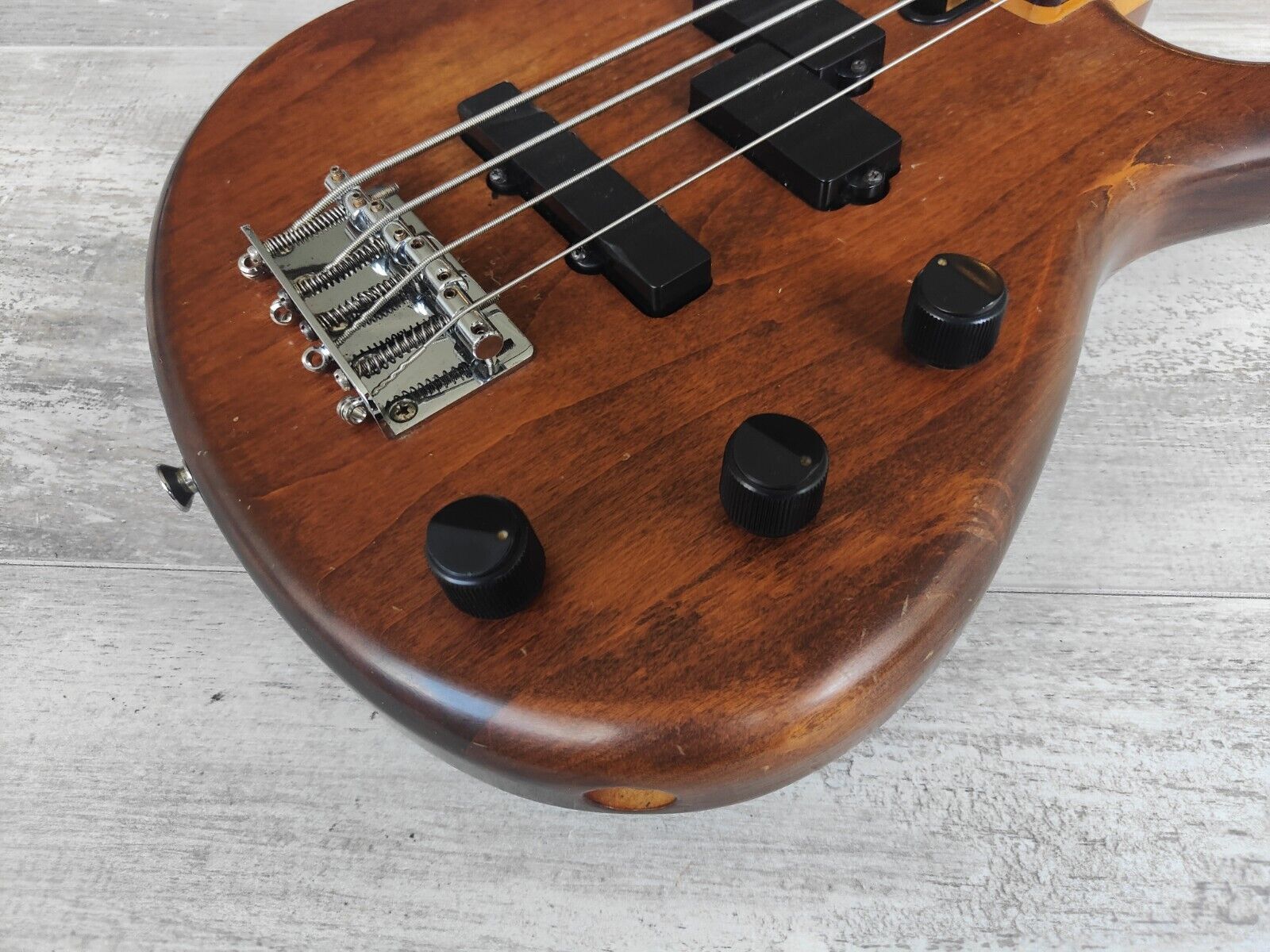 1990's Yamaha Motion B Medium Scale Bass (Natural Brown)