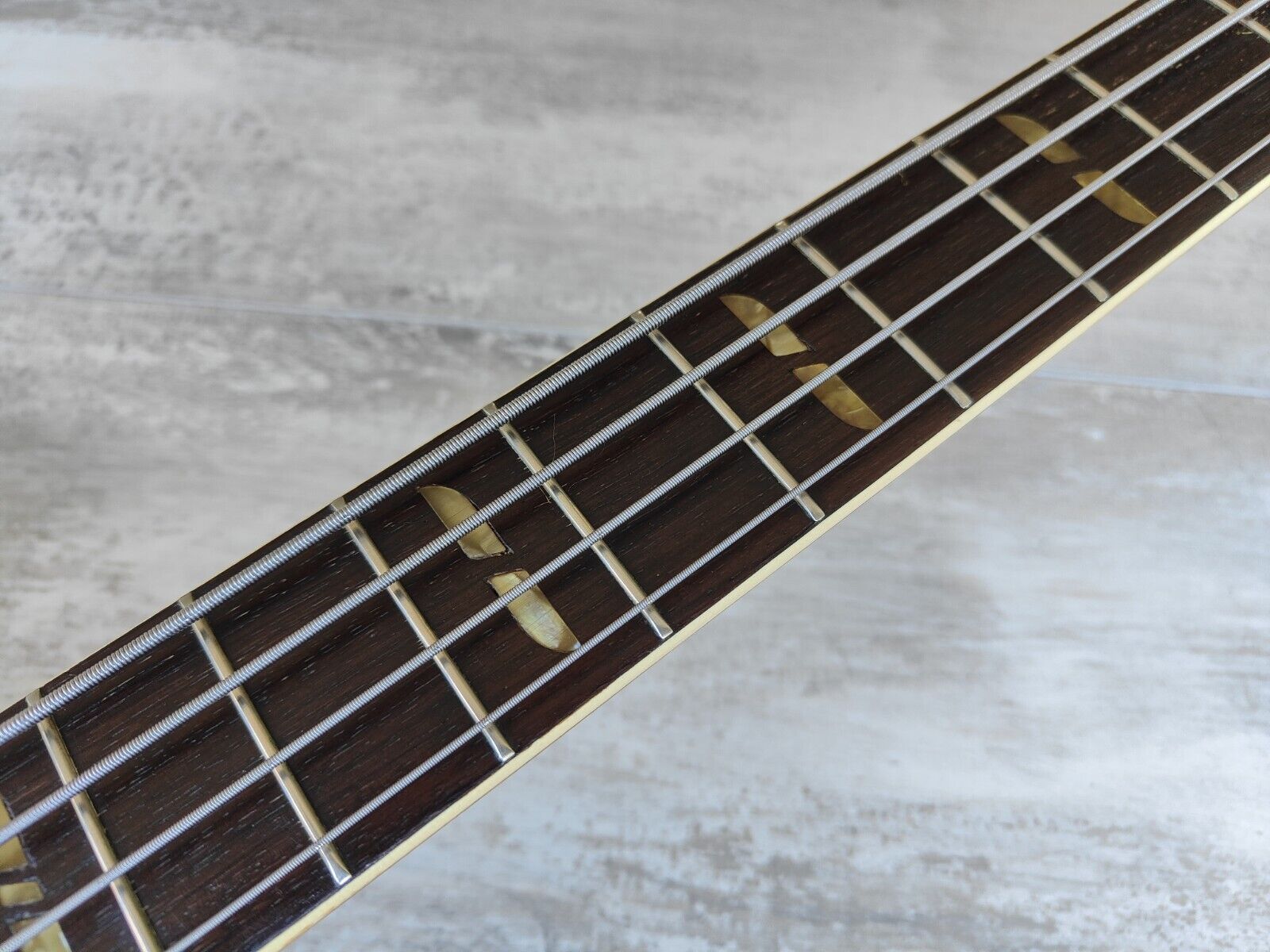 1968 Yamaha SA-70 Hollowbody Short Scale Bass (Sunburst)