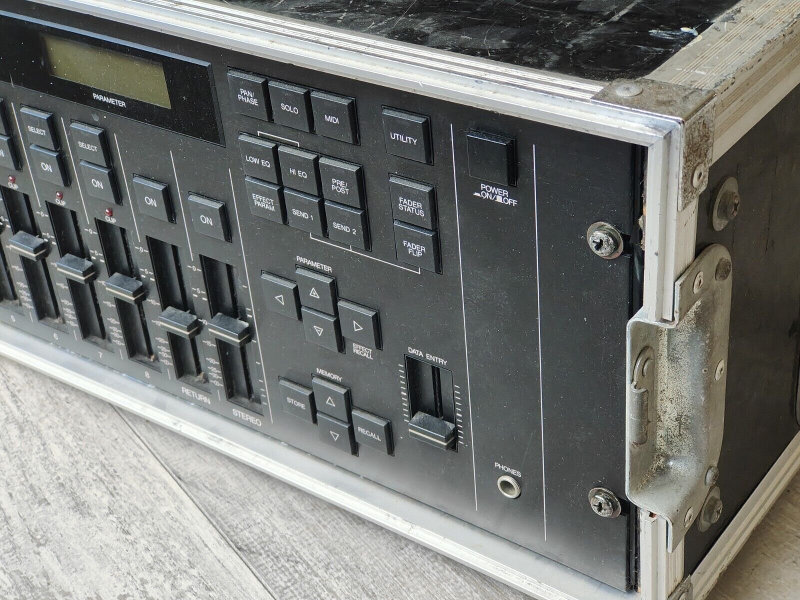Yamaha DMP11 Digital Mixer w/Road Case