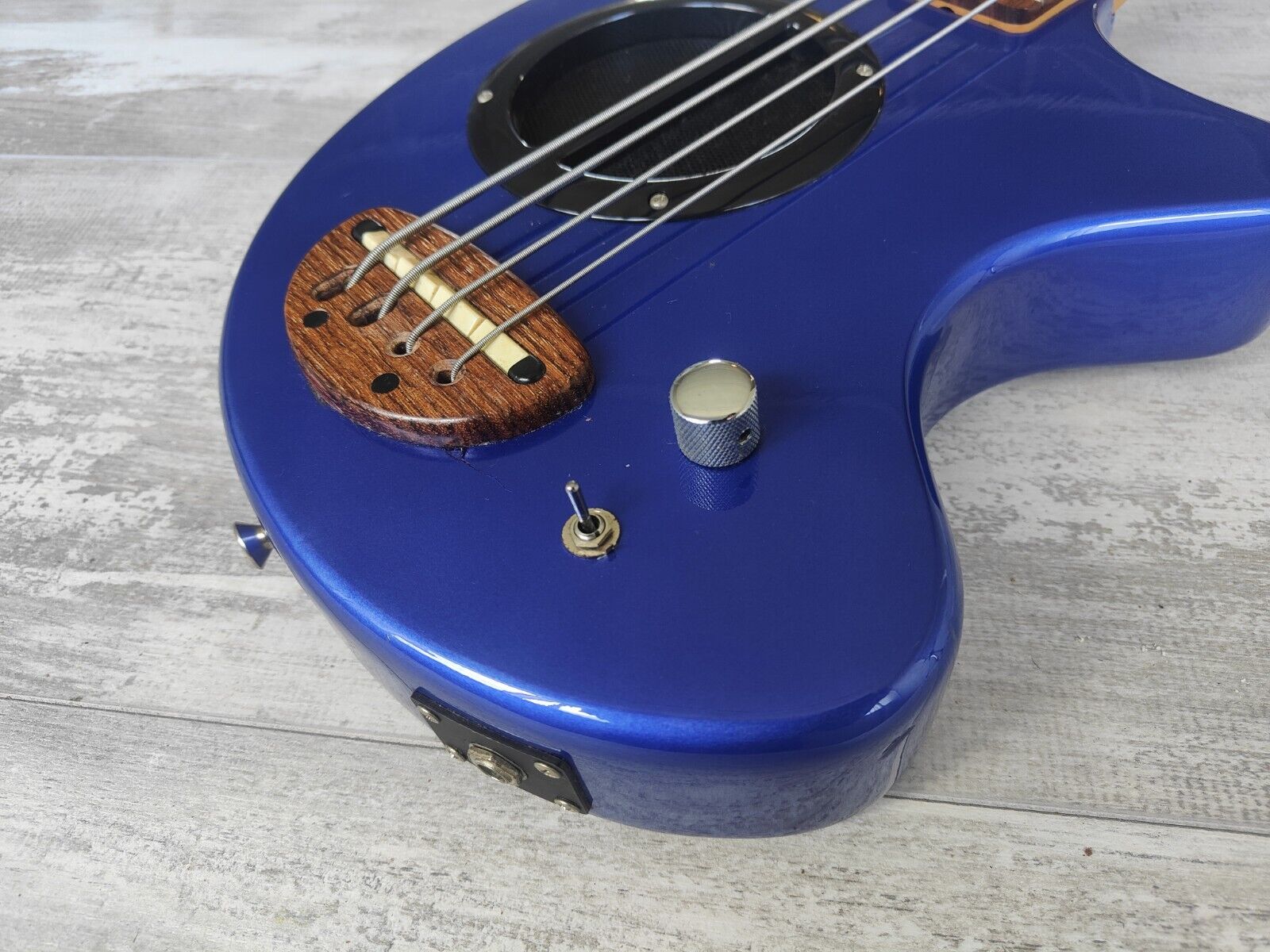 Fernandes ZO-3 Nomad Bass Guitar w/Speaker (Blue) – Mojo Stompboxes