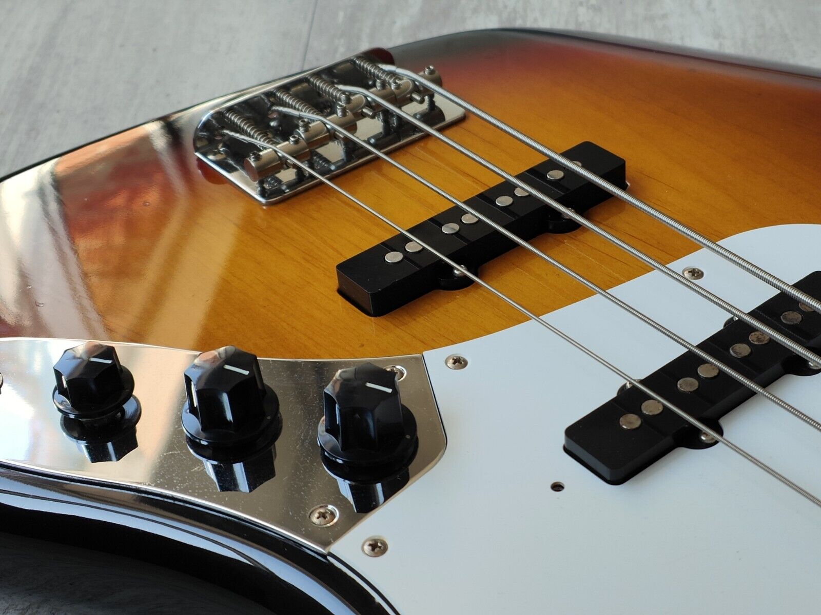 2006 Fender Japan Jazz Bass Standard (Sunburst)