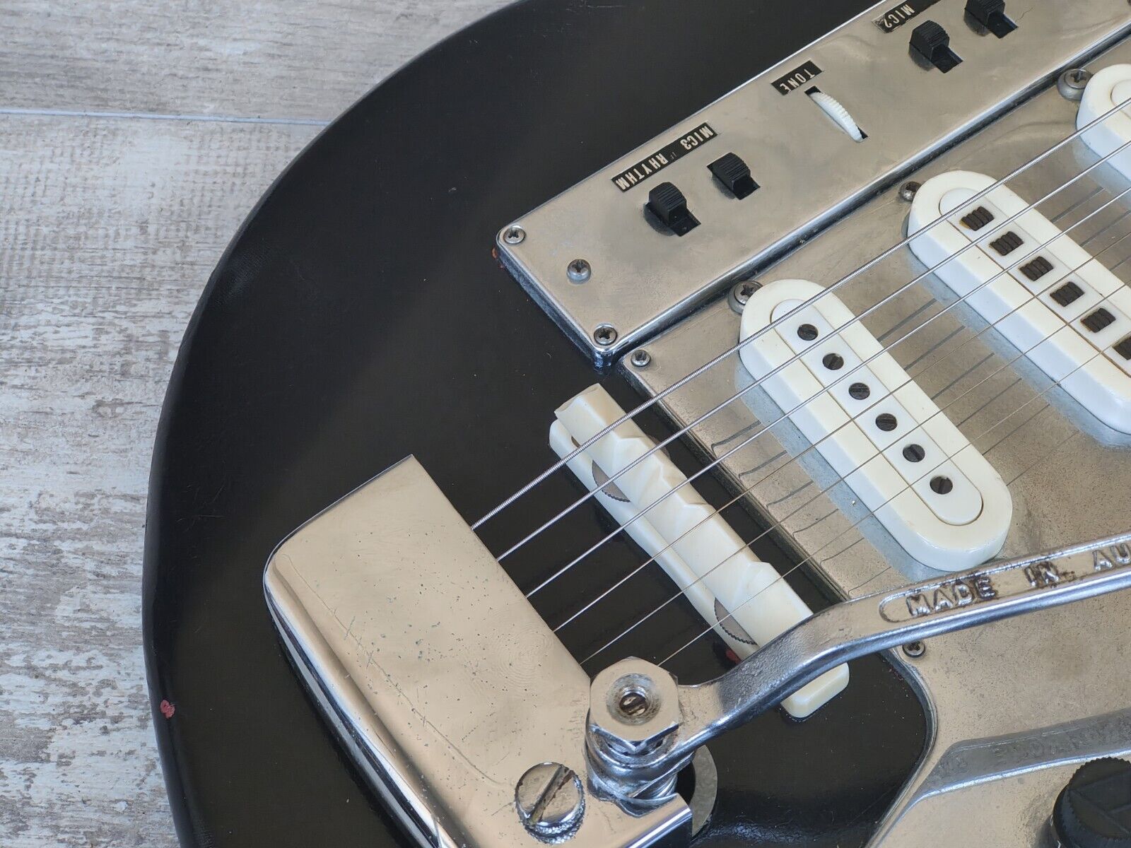 1964 Guyatone Japan LG-130T Vintage Guitar (Refinished Black)